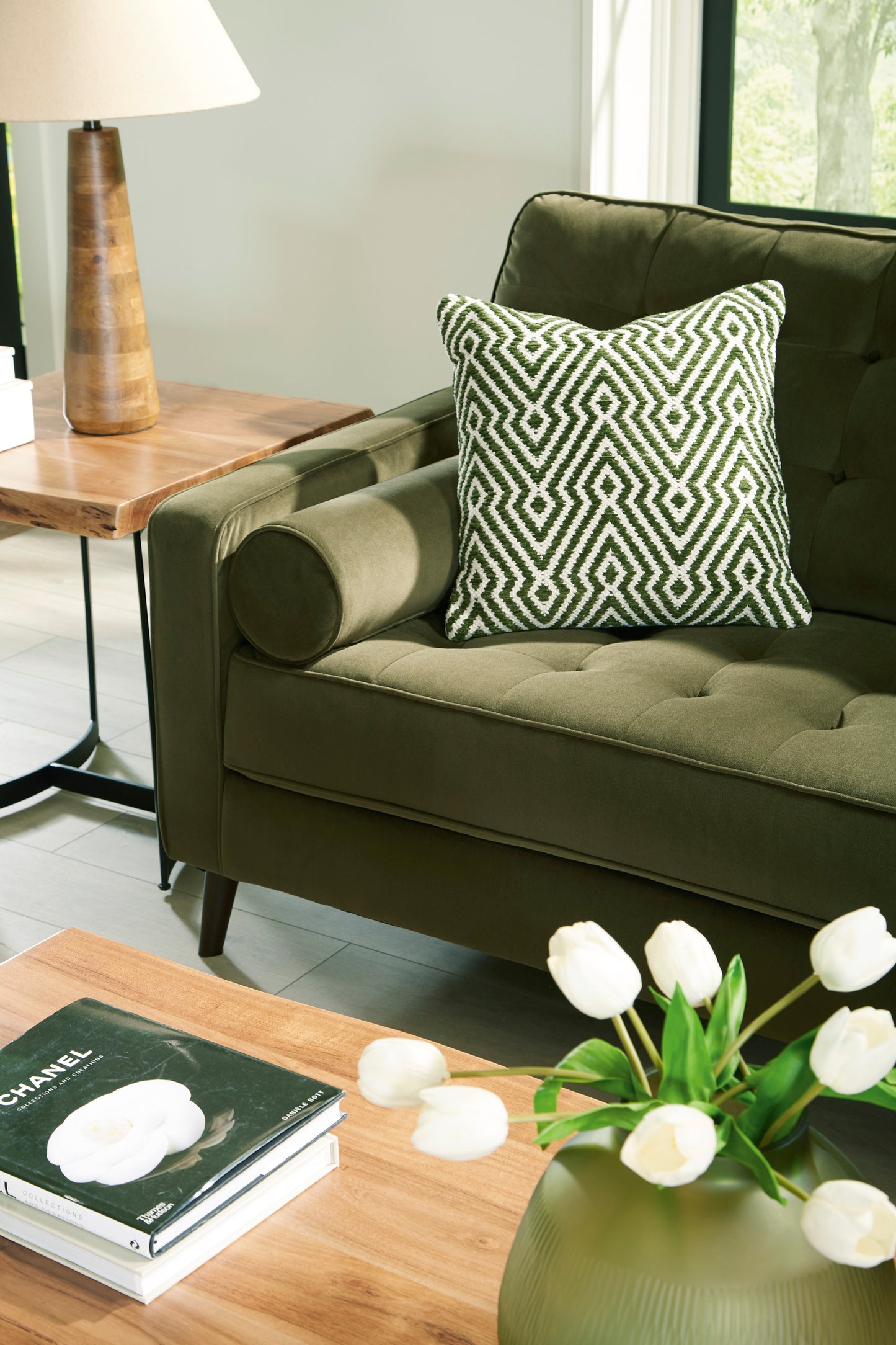 Reveon Lakes Loveseat