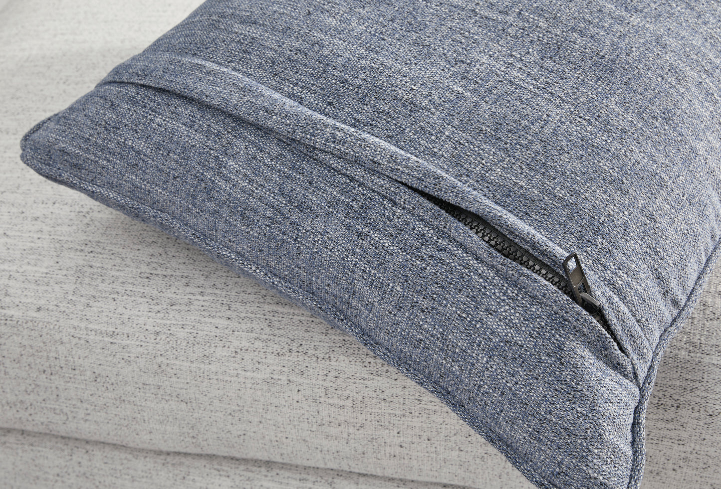 Belvoir Snow Loveseat