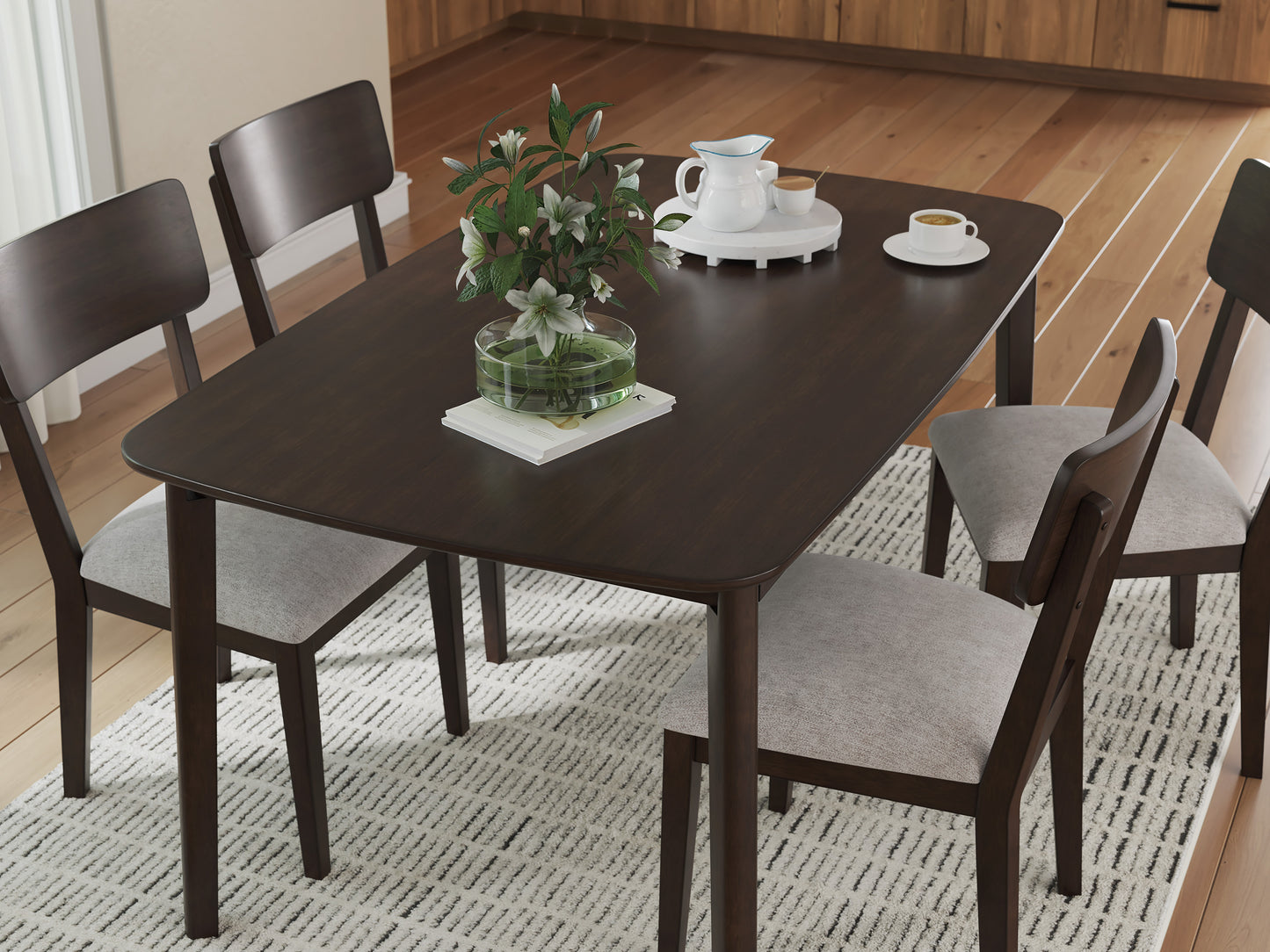 Dantenton Dining Room Table Set