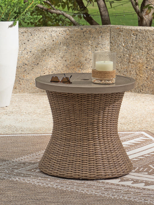 Revare Beach Round End Table w/UMB OPT
