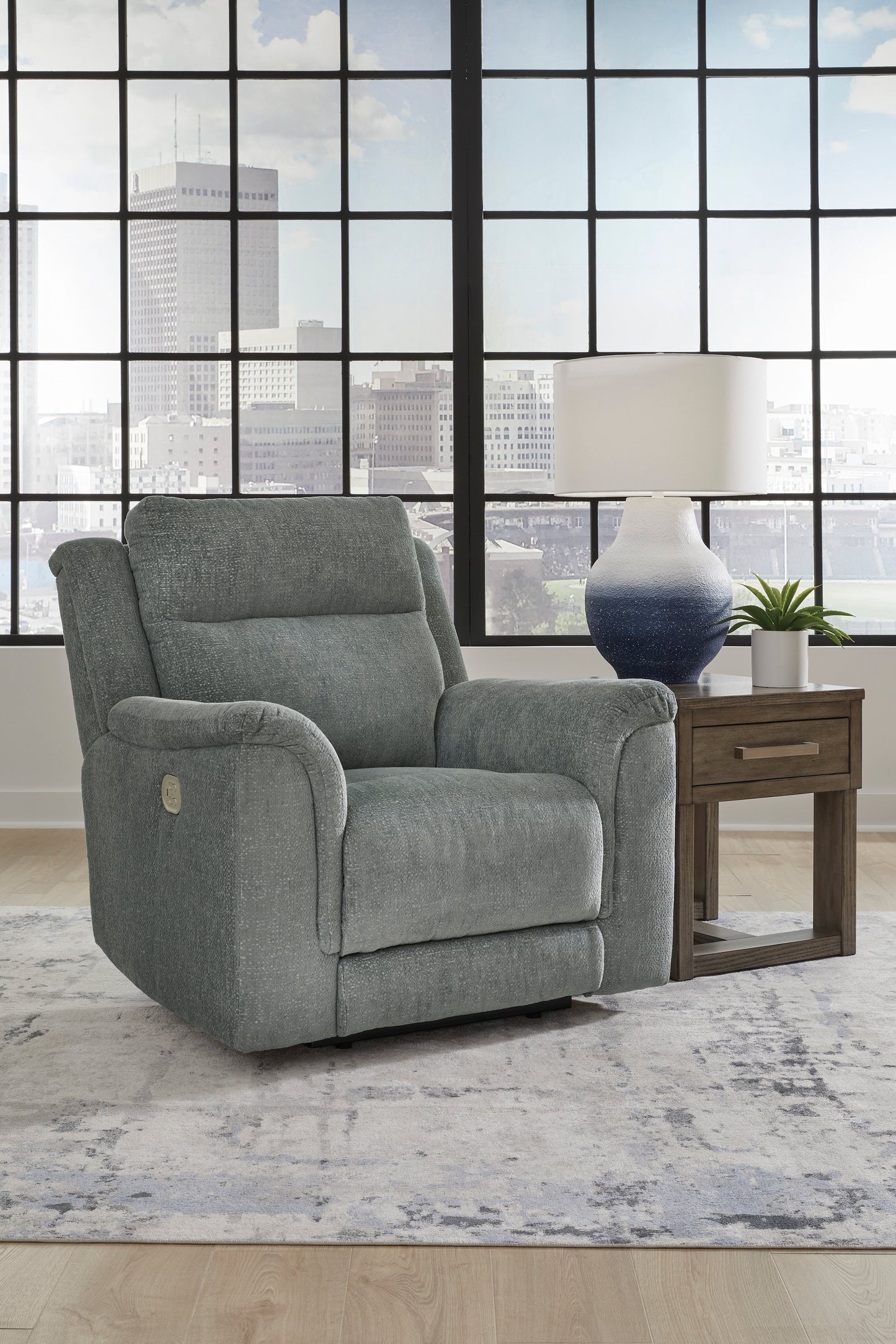 Overflow PWR Recliner/ADJ Headrest