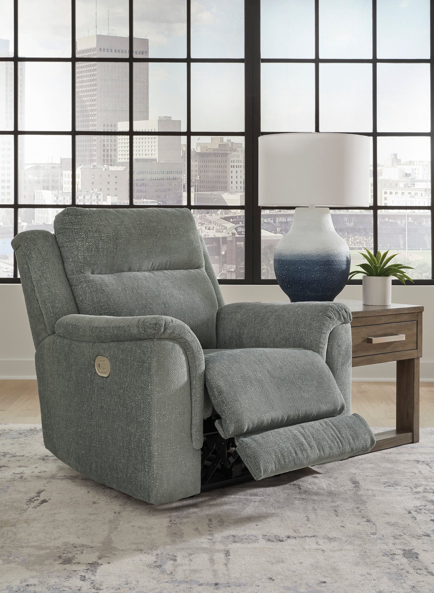 Overflow PWR Recliner/ADJ Headrest