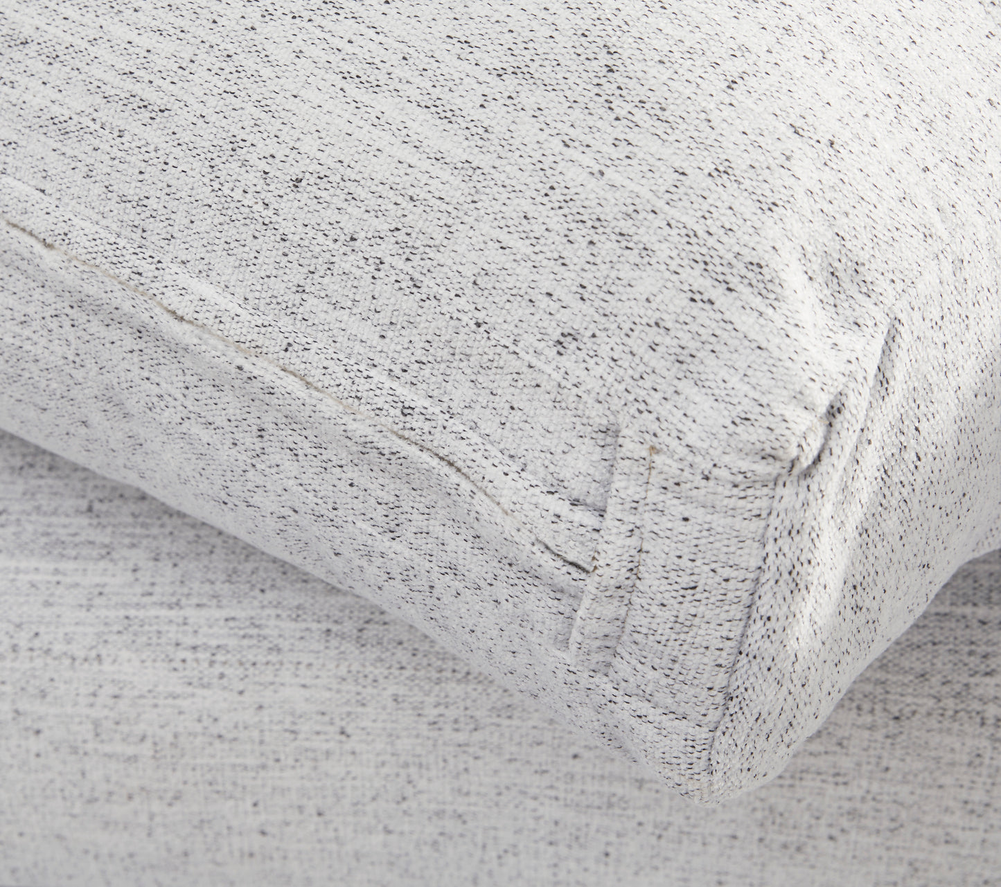 Belvoir Snow Loveseat