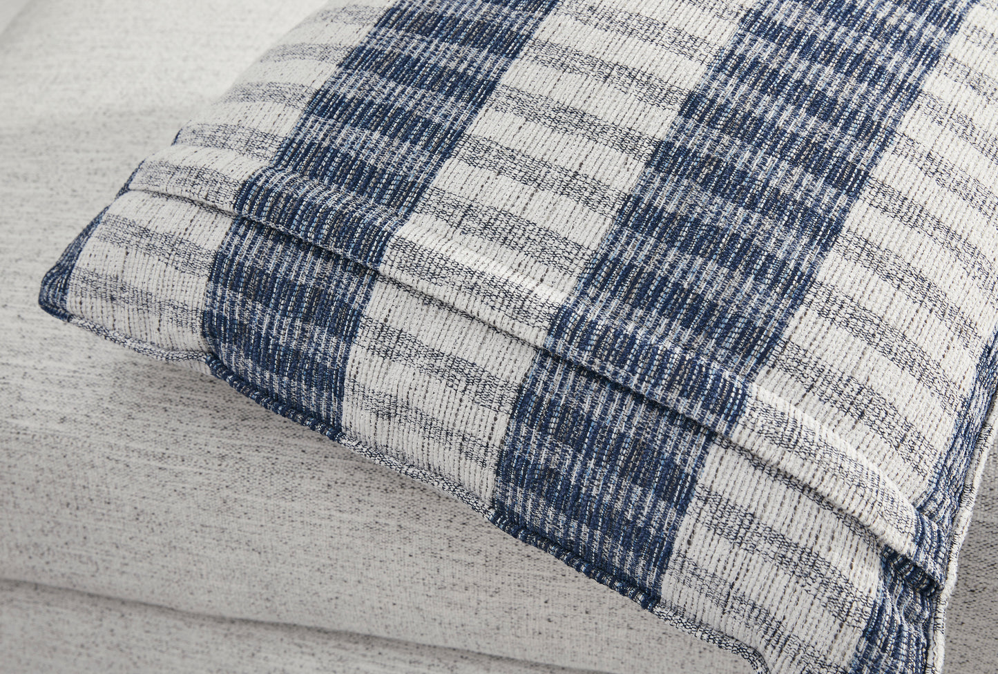 Belvoir Snow Loveseat