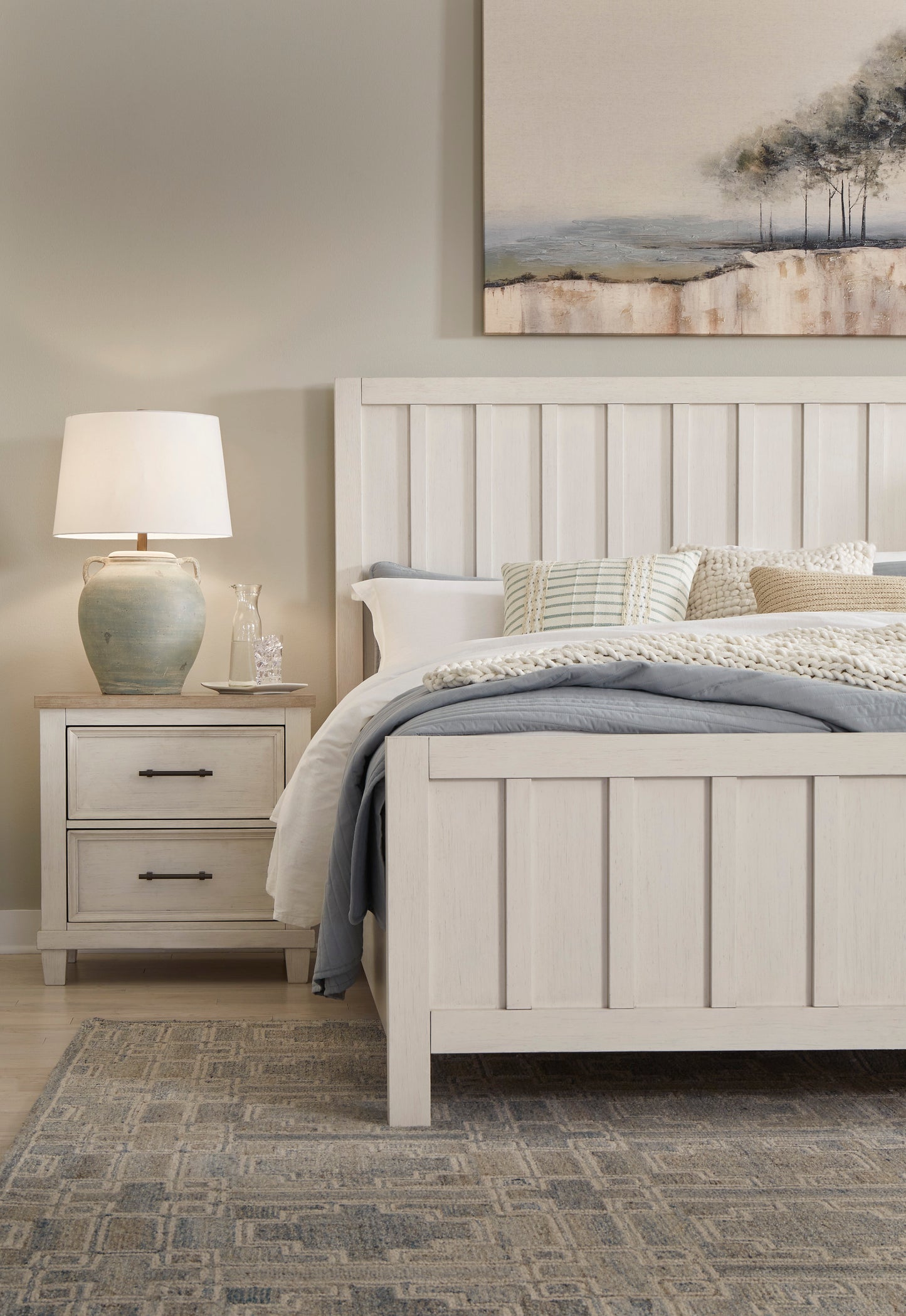 Shaybrock King Panel Bedframe