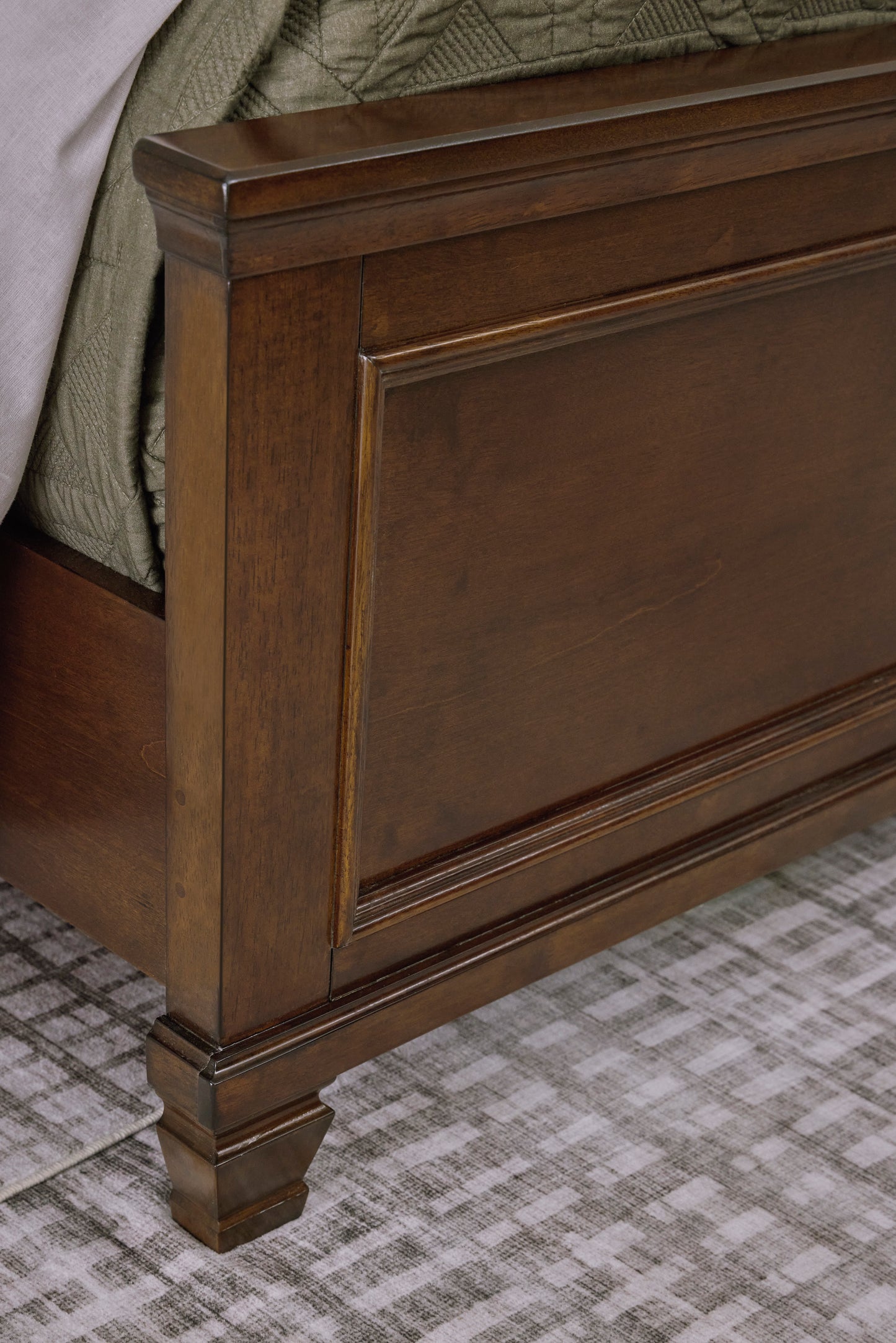 Danabrin Queen Bedroom Package (Bedframe, Dresser with Mirror and 2 Nightstand)
