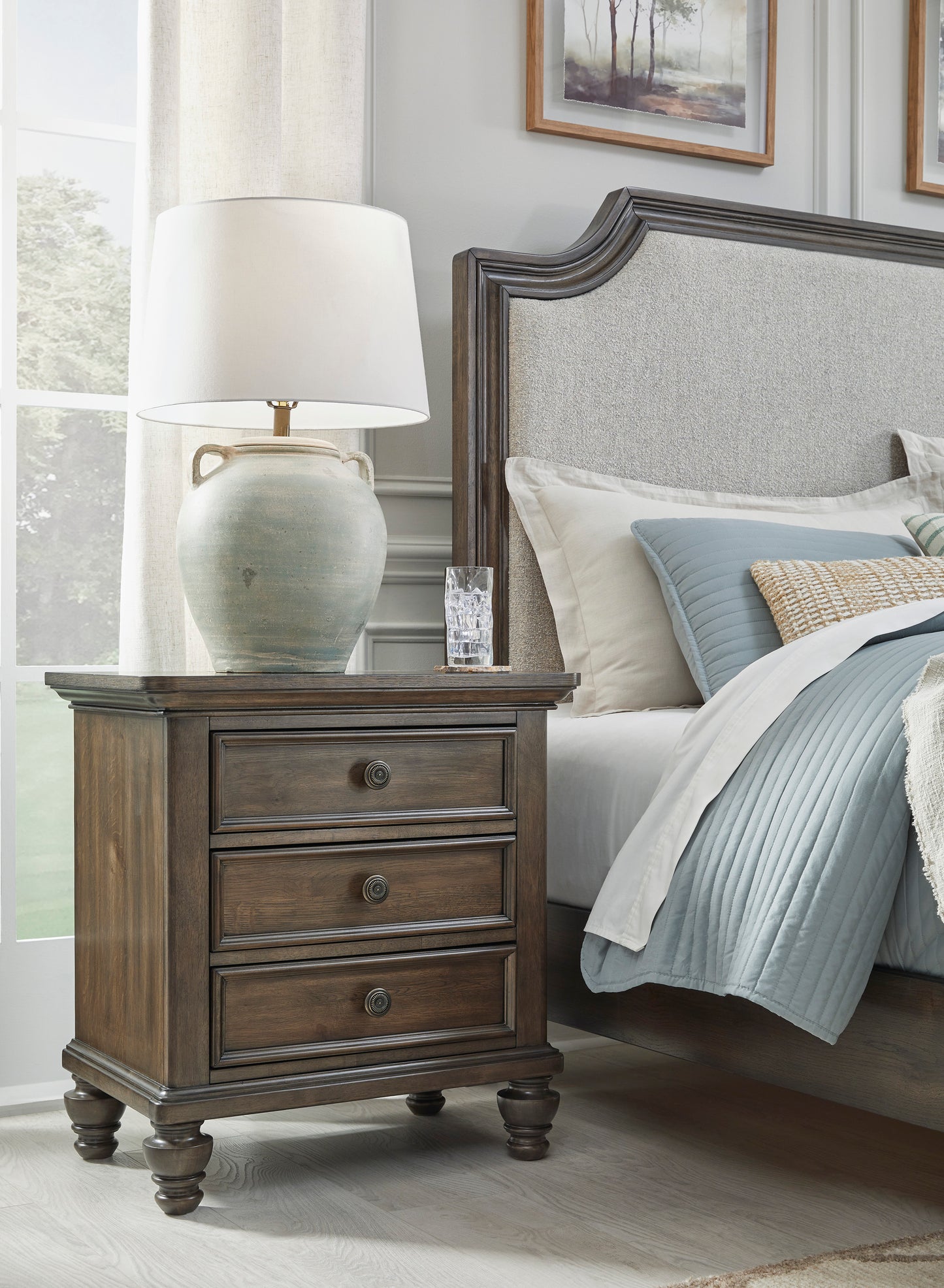 Veramond Queen Bedroom Package with Mirrored Dresser and  1 Nightstand