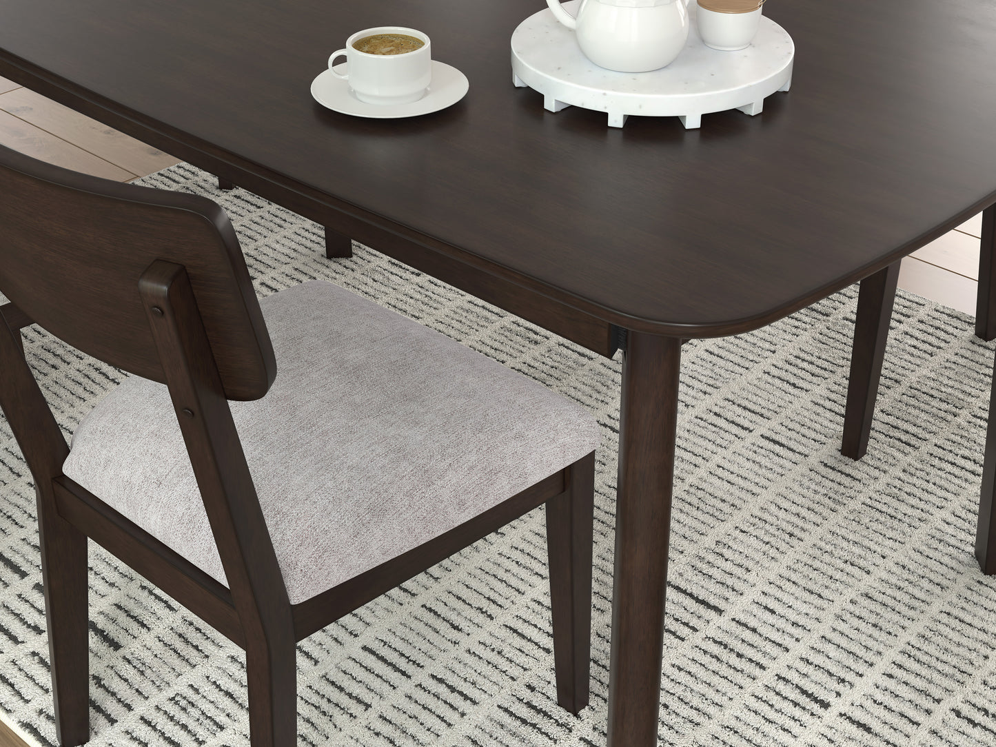 Dantenton Dining Room Table Set