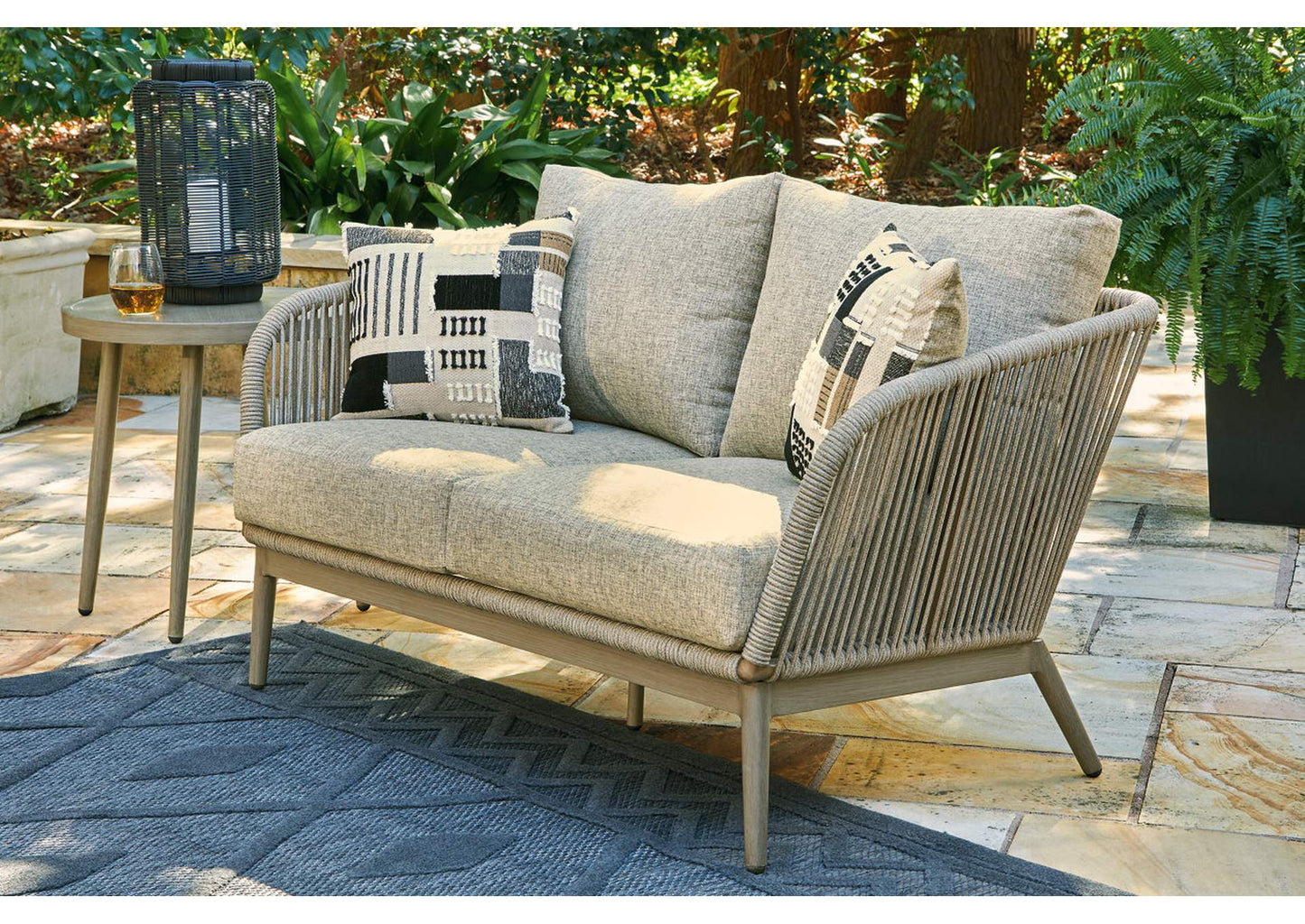 Swiss Valley Loveseat w/Cushion