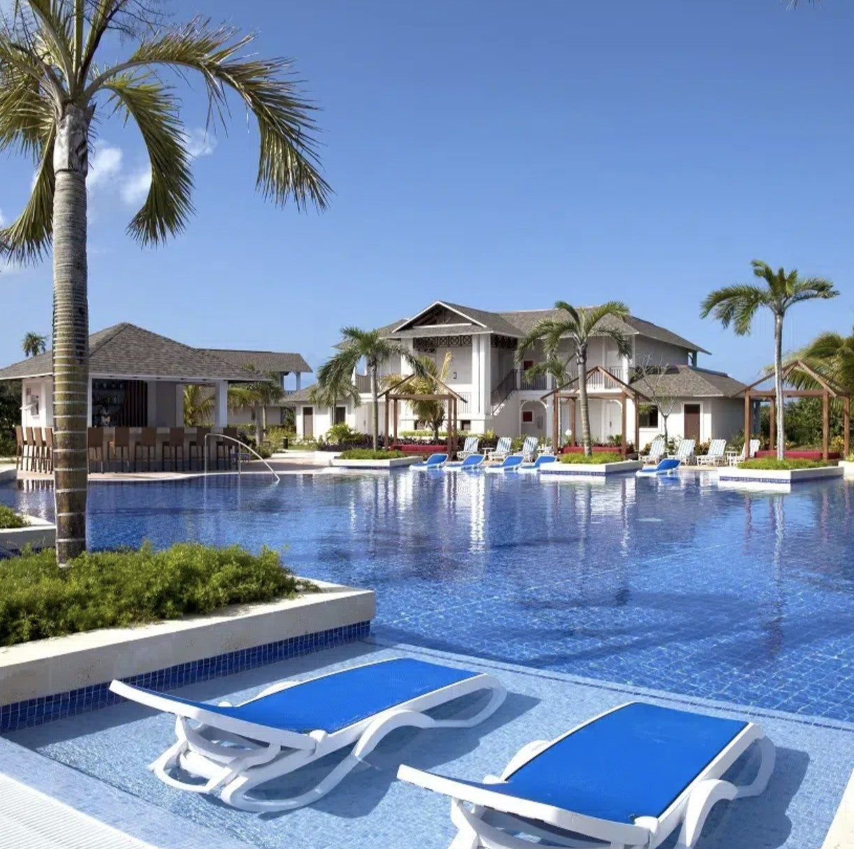 OMEGA WHITE & BLUE SUNLOUNGER