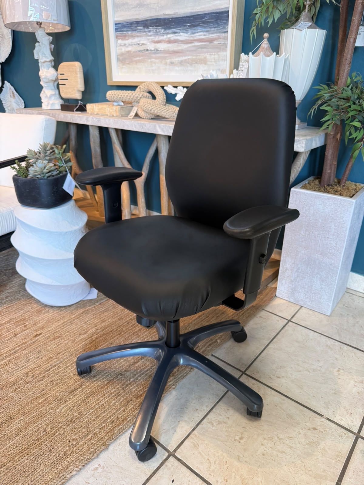 Dillon Blk S/B Synchro Leather Chair