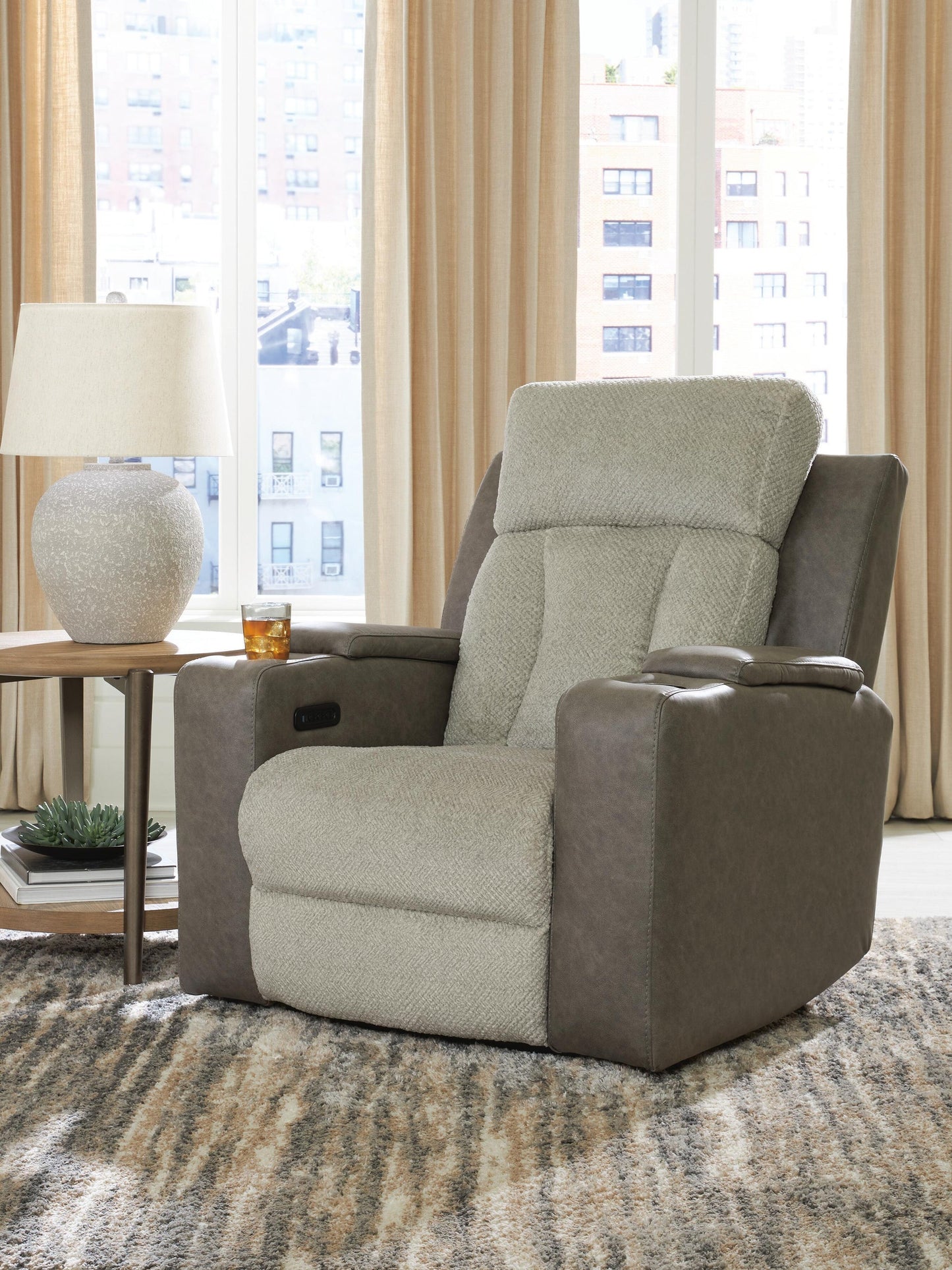 Stately Check PWR Recliner/ADJ Headrest
