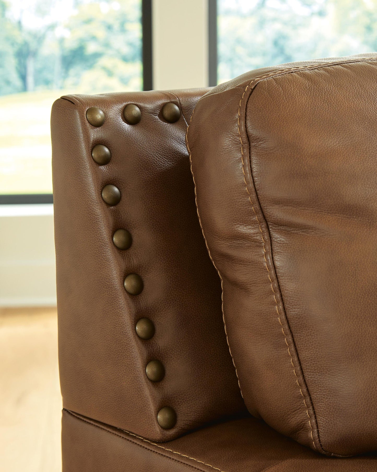 Gambellara Loveseat