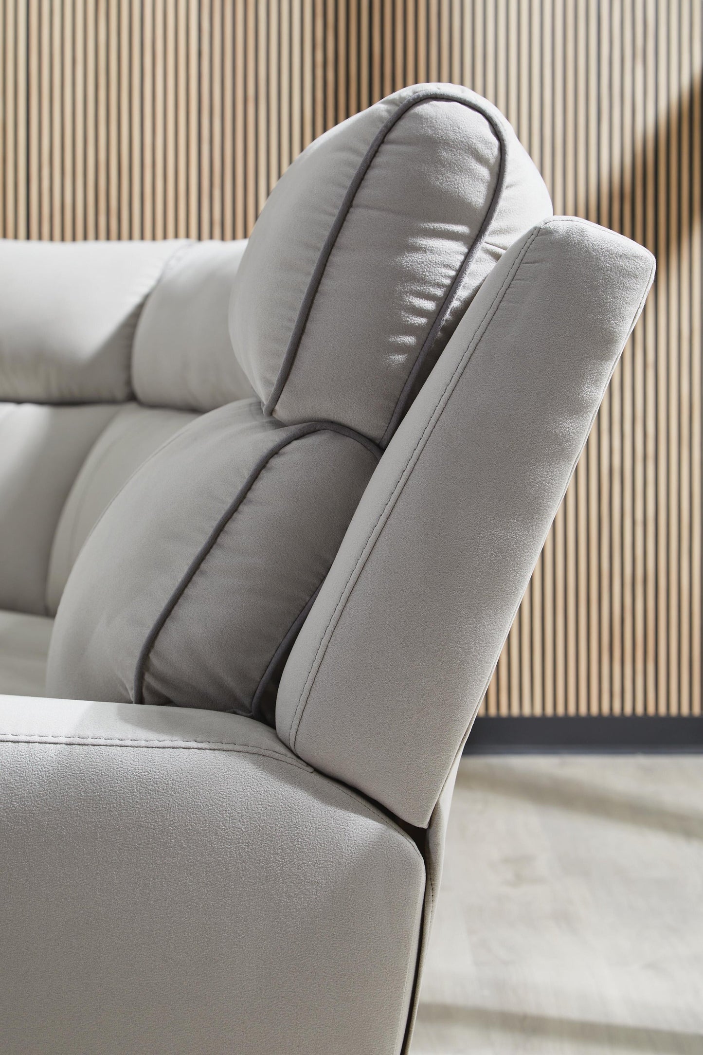 Grafton Pike 6-Piece Reclining Sectional with Storage Console