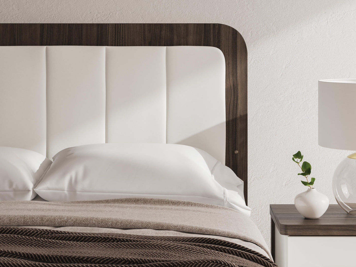 Mazilar Queen Upholstered Bed