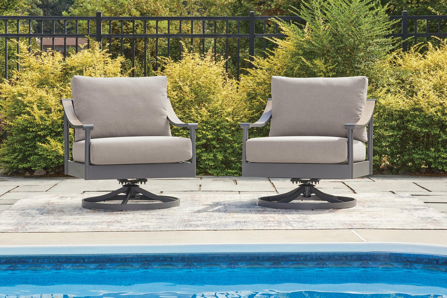 North Island Swivel Lounge w/ Cushion