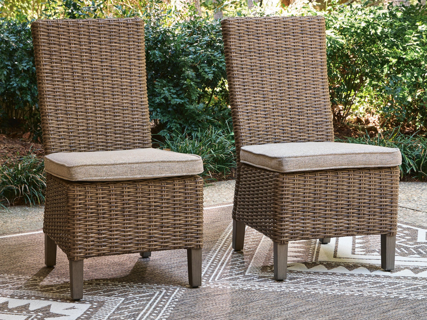 Revare Beach Side Chair with Cushion (2/CN)
