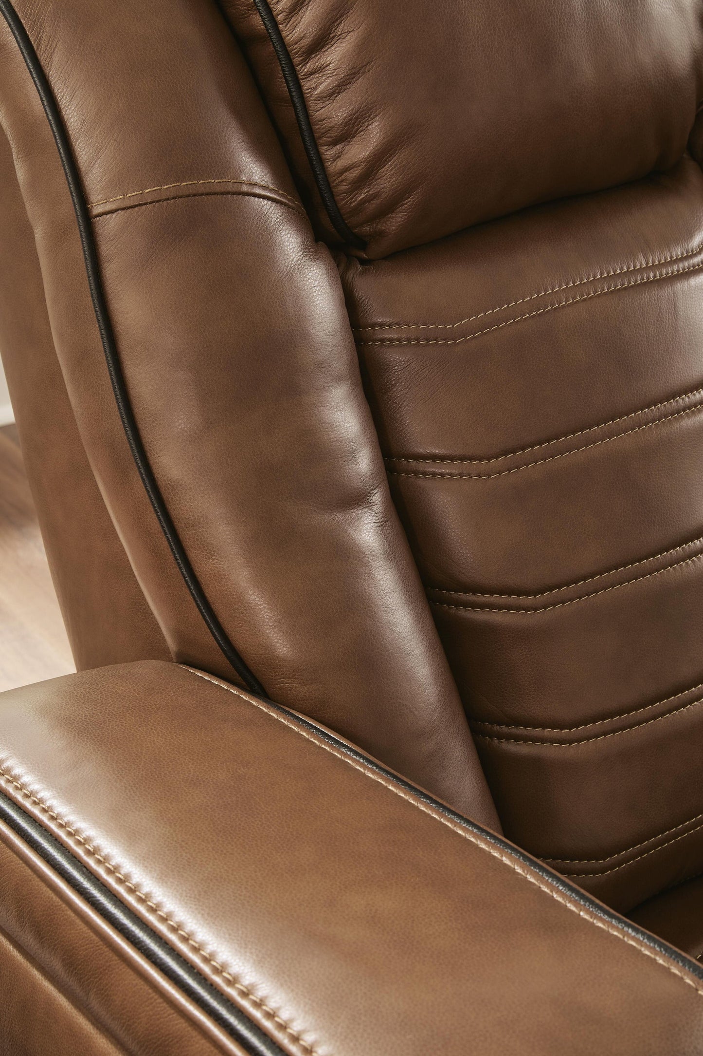 Metro Oasis PWR REC Sofa with ADJ Headrest