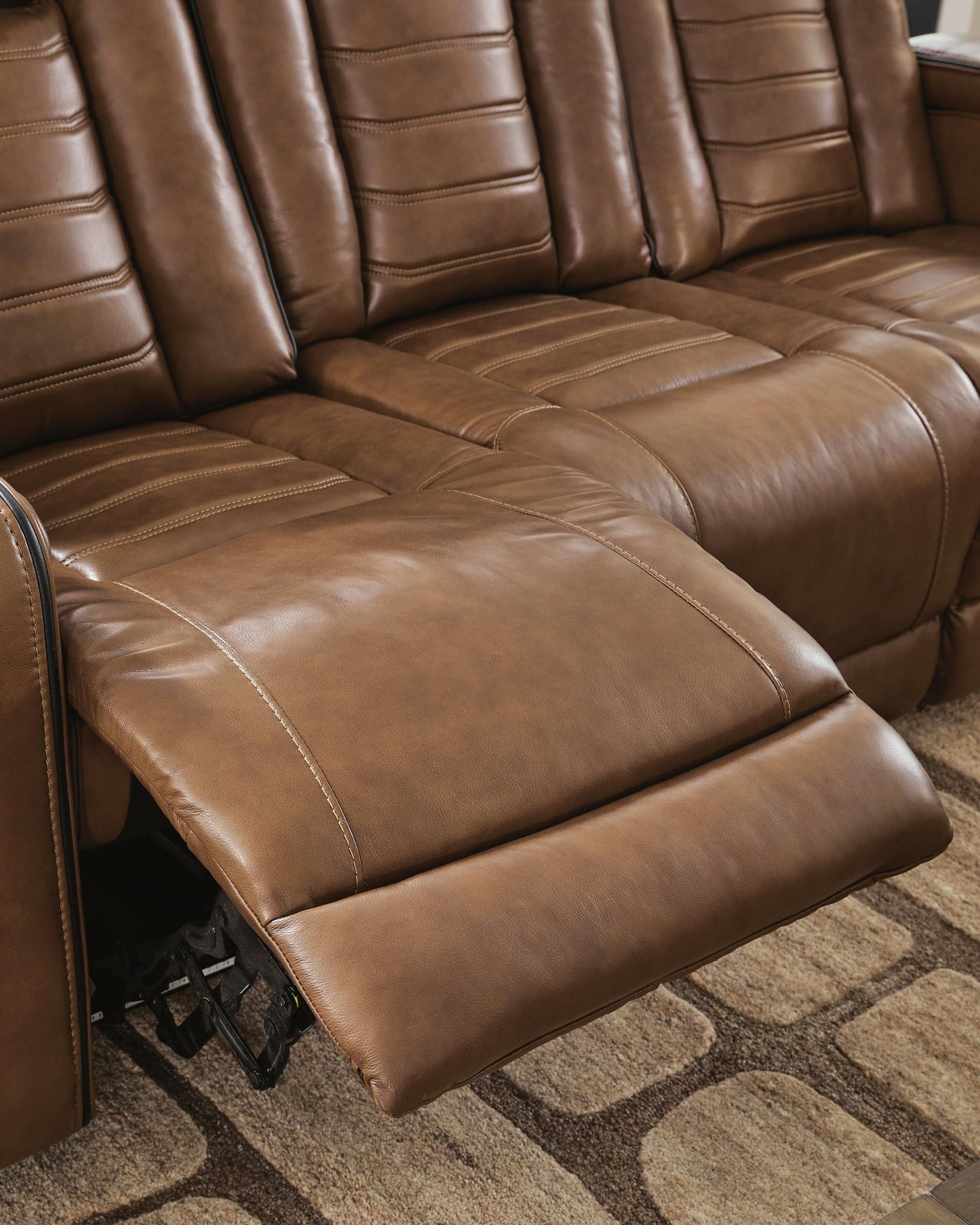 Metro Oasis PWR REC Sofa with ADJ Headrest