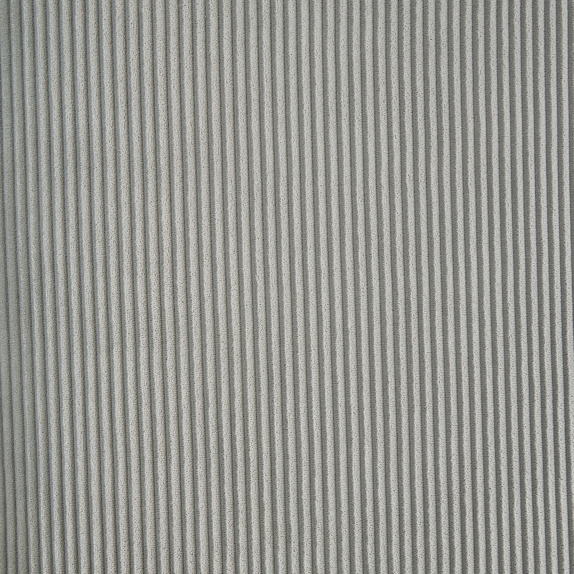 3200518