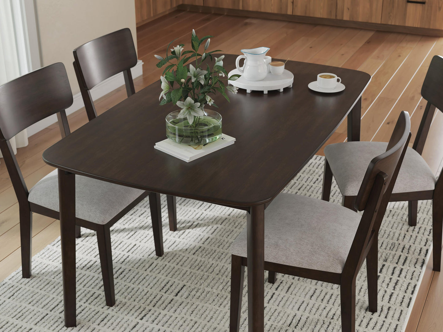 Dantenton Dining Room Table Set (5/CN)