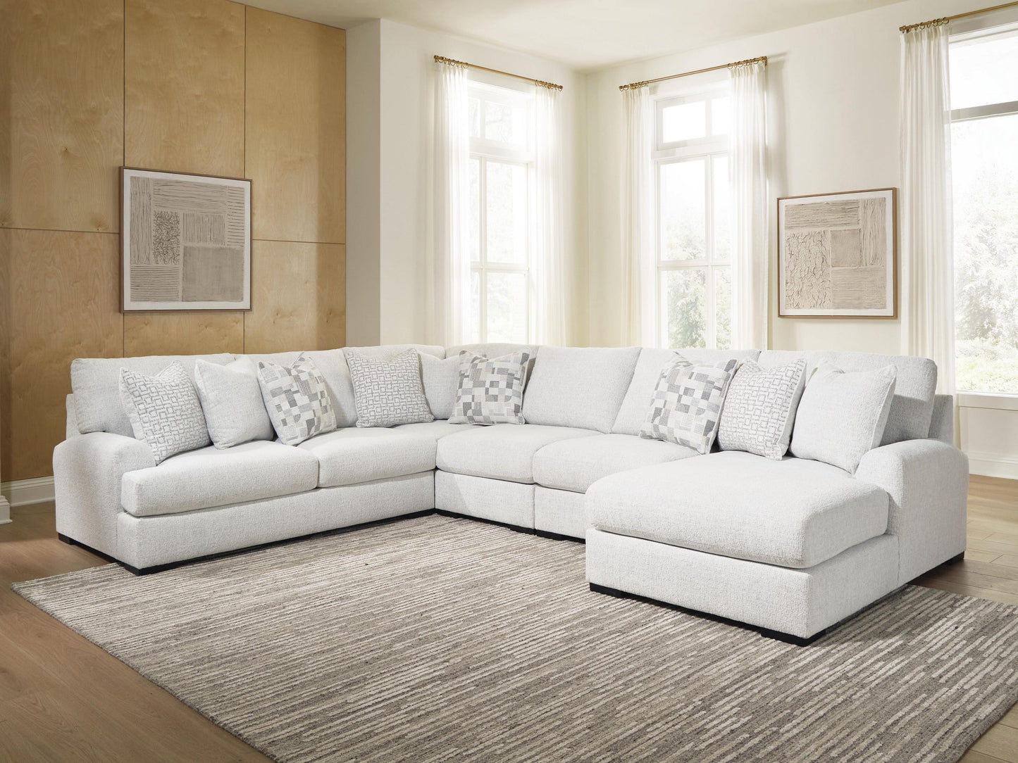 Wynncroft Manor 5-Piece Sectional with Chaise